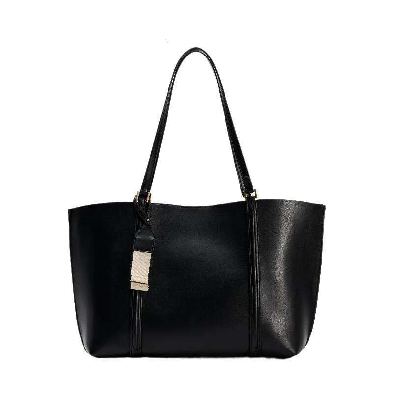 Famous Brands Tote Women New Minimalist Casual Large Capacity Shoulder Bag Pendant Detail Interior Maxi Pocket Female Bags
