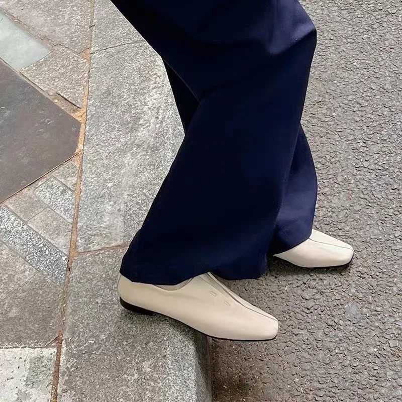 Womens flat shoes genuine leather sheepskin comfortable and smooth Siem Reap beige simple shoes spring and autumn soft load square toesXJ250319
