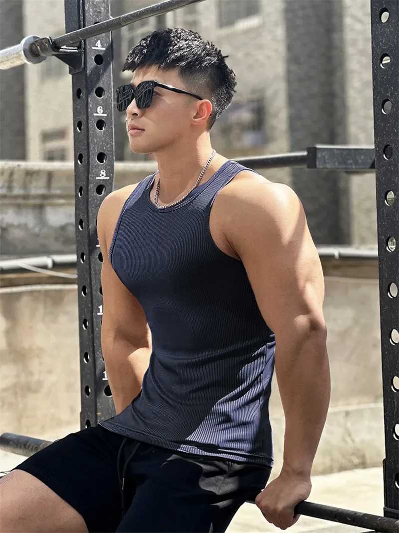 Mens elastic striped round neck oversized sleeveless T-shirt for gym running training fitness vestT250318