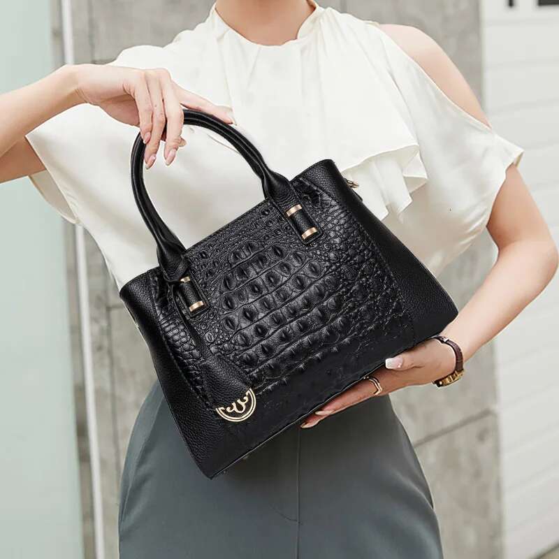 Aidrani New Women's Crocodile Pattern Handbag, Large Capacity High Quality Cowhide Bag, Black