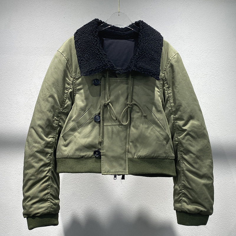 A niche 2024 winter new item with contrasting fur collar, back strap, lapel, casual jacket for women