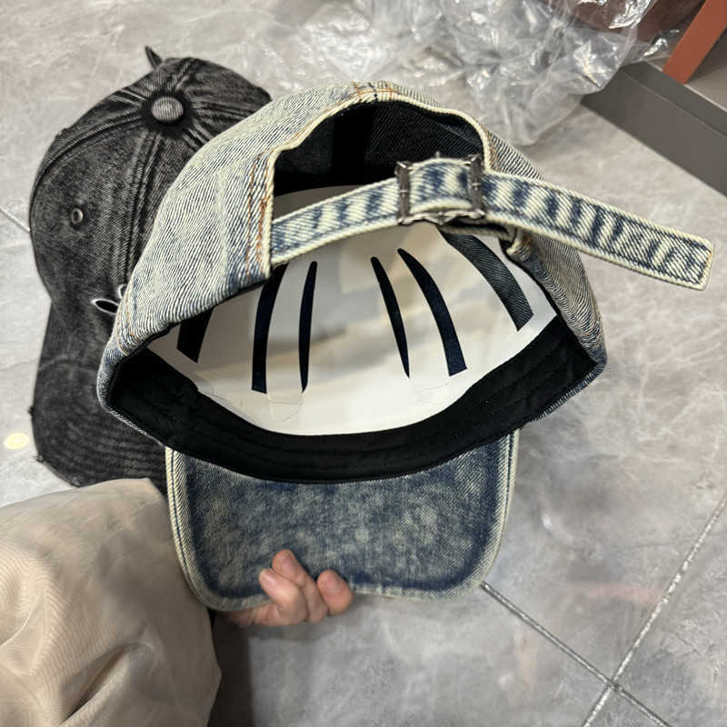 Ball Caps Versatile Cross Flower Embroidery Soft Top Denim Slimming Baseball Hat for Women in Spring and Summer Sun Visor with Visible Thread Couple D