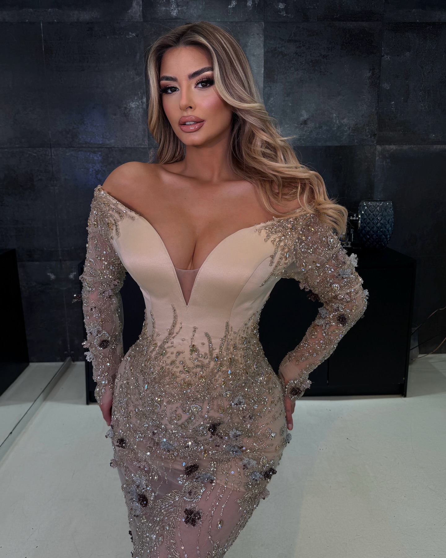 Modern Evening Dresses Appliques Beading Prom Gowns Off Shoulder Long Sleeves Customized Princess Sweep Train Formal Occasion Party Dress Vestidos De 