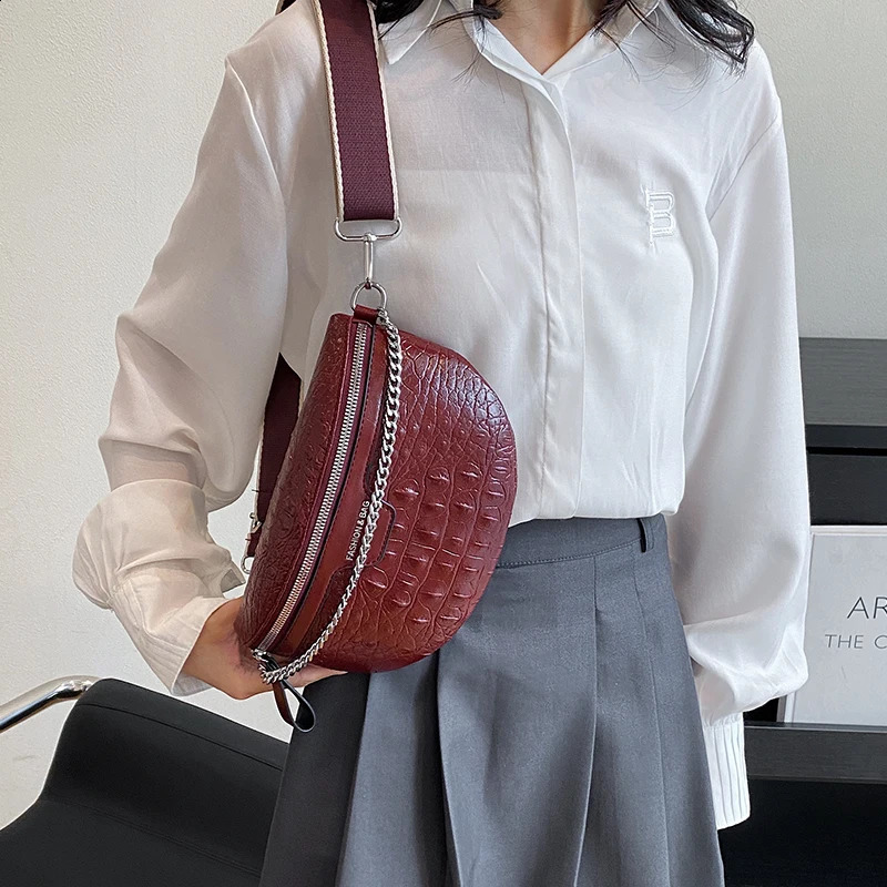 chain waist bag Fanny pack fashionable leather womens waist bag handbag womens cross body chest bag womens waist belt bag 250317