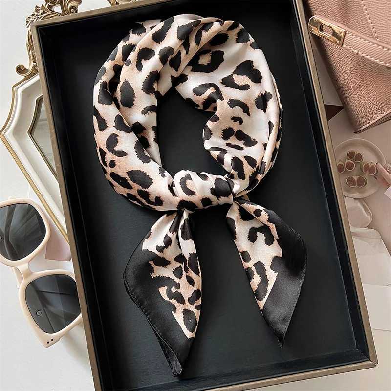 70cm Square Luxury Leopard Silk Scarf Womens Small Hair Scarf Fem Handkerchief Bandana Foard X250319