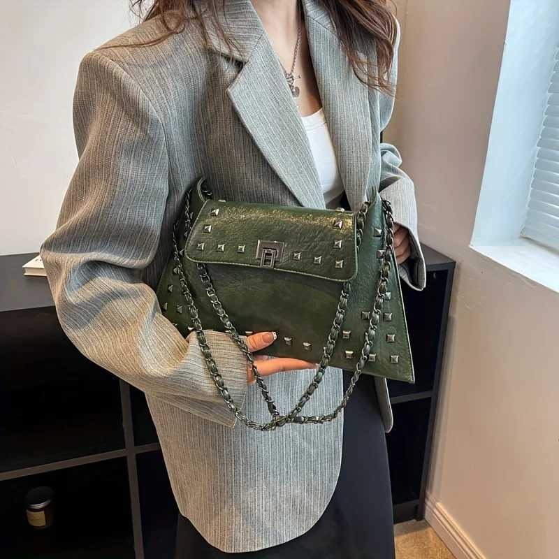 New Arrival Chic Rivet chain bag - FAshion womens eternal Turn Lock shoulder bag - Versatile Daily Companion T250318