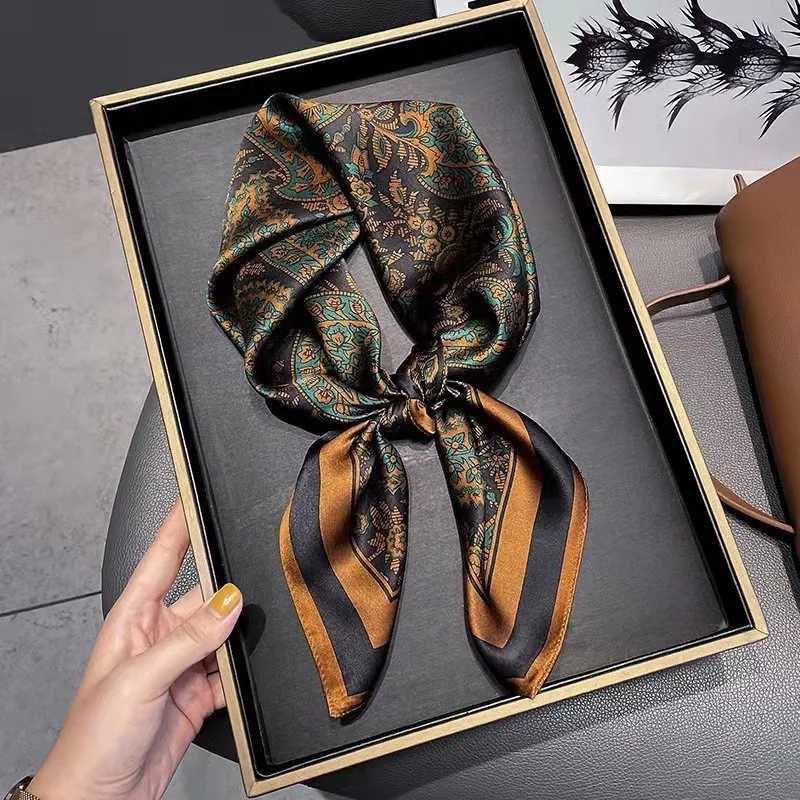 70CM square scarf with fashionable retro luxury leopard letter printing Kerchief band collar silk scarf band headscarf X250319