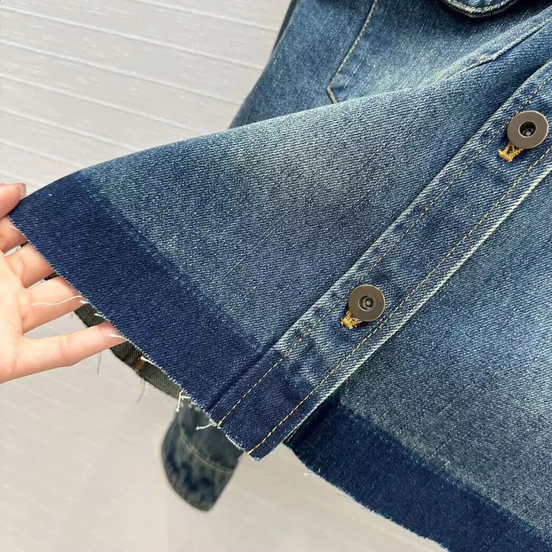 Spring and Autumn Fashion Laundry Blue Denim Jacket for Womens Street Clothing with a Collar Single Chest Pocket Short Sleeve n Retro 250317