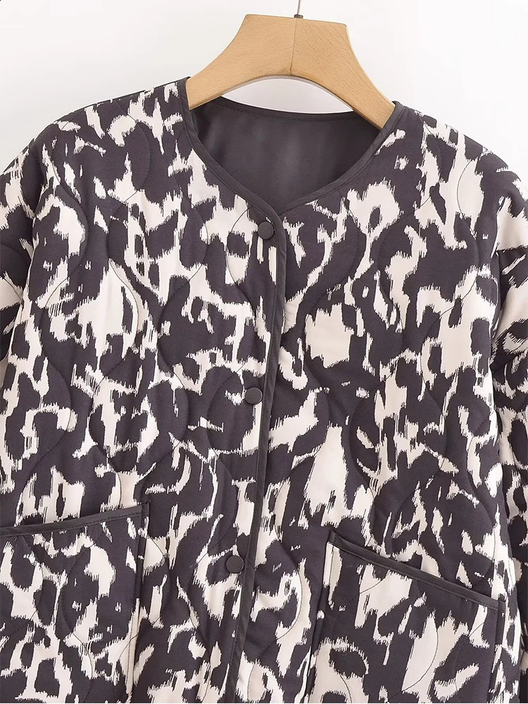 ly arrived womens round neck loose animal print leopard long sleeved paddle jacket for autumn 2024 250319