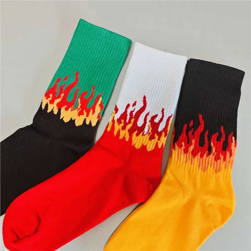 2Pairs Mens Cotton Mens Casual Flame Printed Hip Hop Socks Unisex Harajuku Womens Suffocating Socks Mens Skateboarding Socks 2024 New Edition X250319
