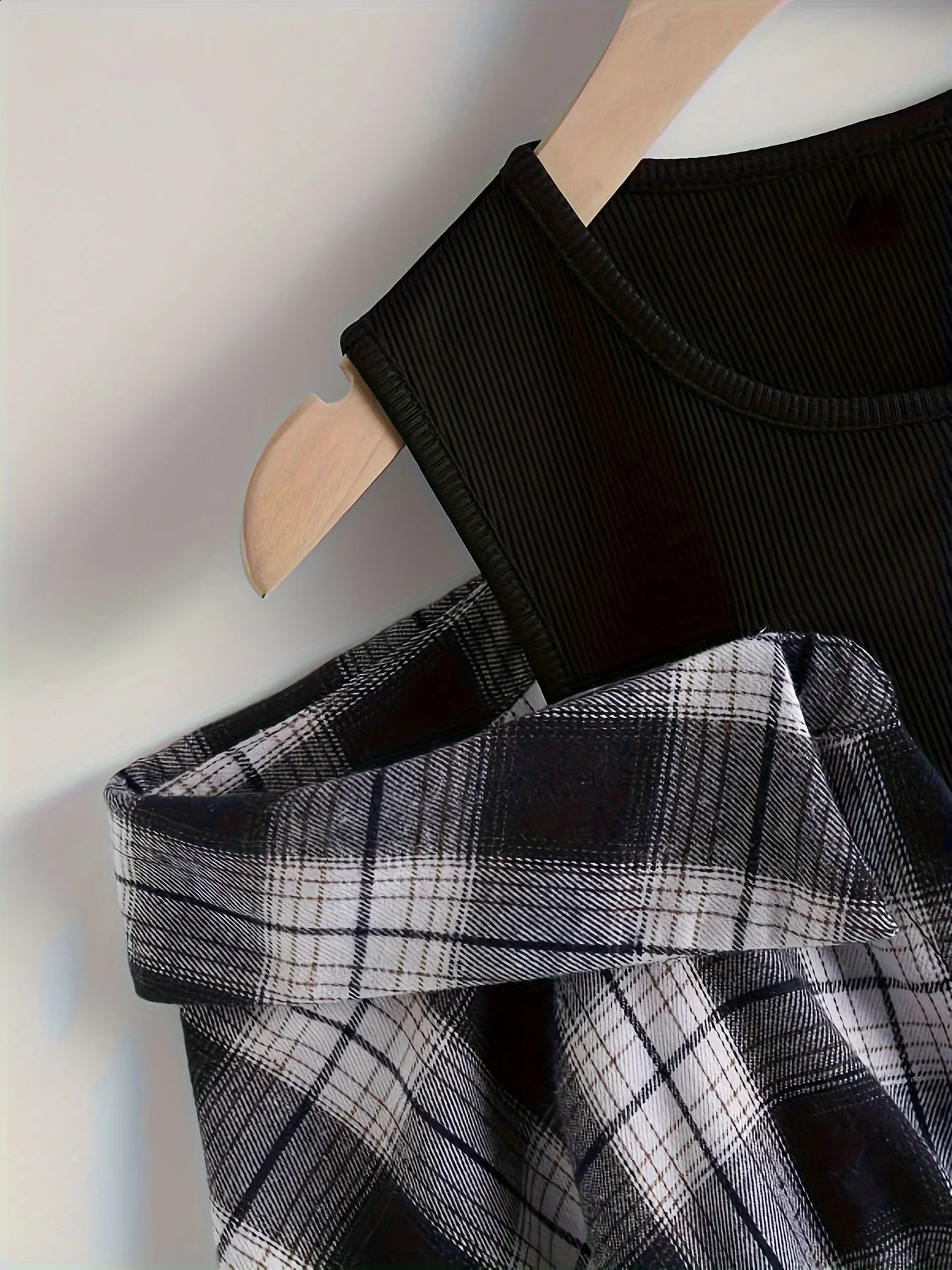 Spring and summer womens long sleeved striped top comfortable suitable for daily wear 250319