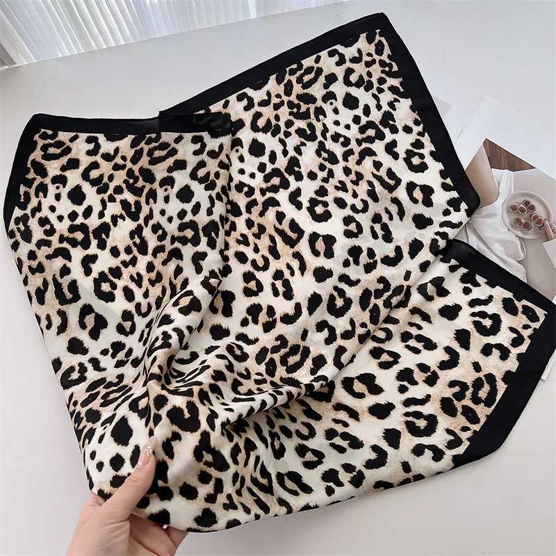 70cm Square Luxury Leopard Silk Scarf Womens Small Hair Scarf Fem Handkerchief Bandana Foard X250319