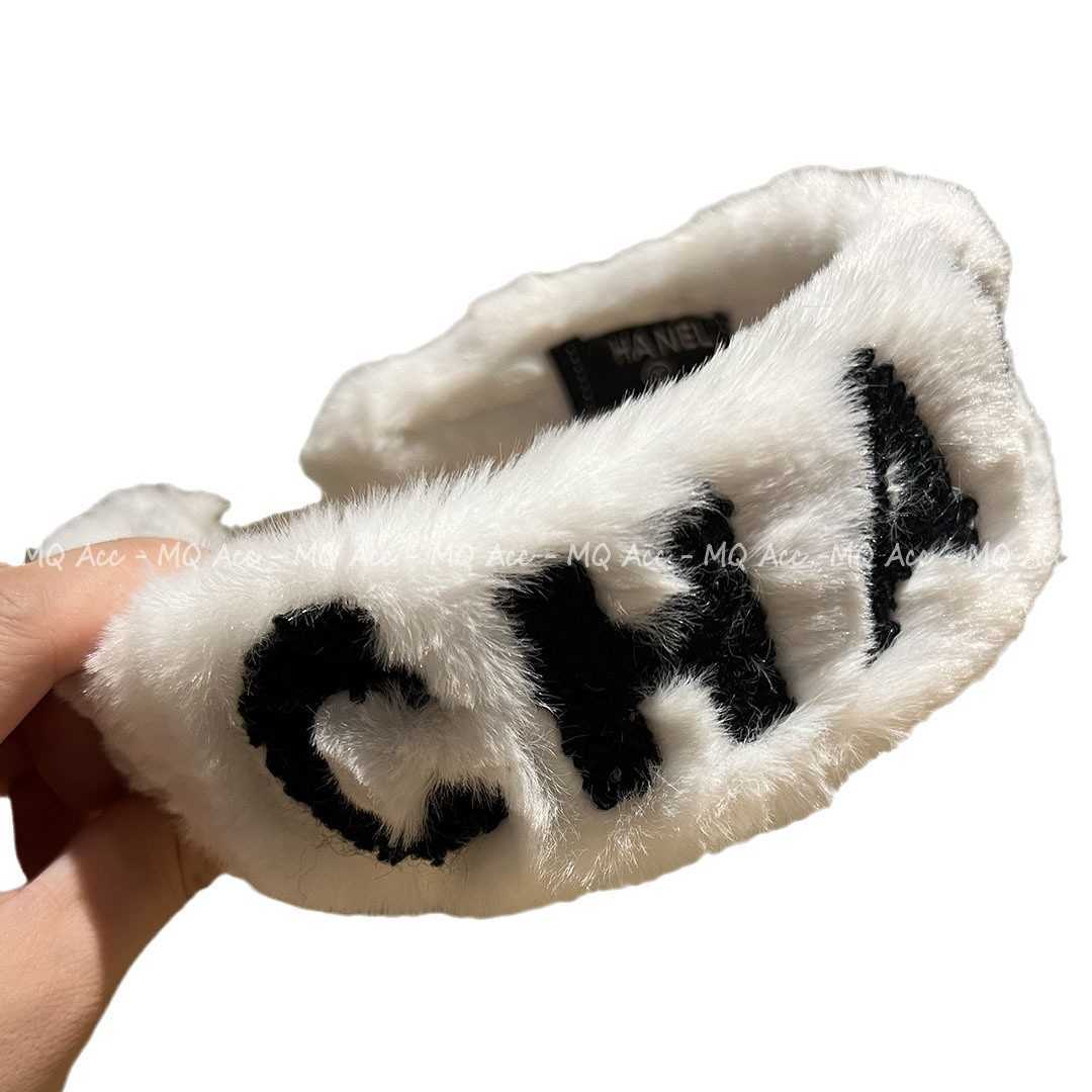 Headbands Same Style Small Fragrance Letter Autumn and Winter Western Plush Headband Cute Age Reducing Gaul Top Internet Celebrity Same Trend H250318