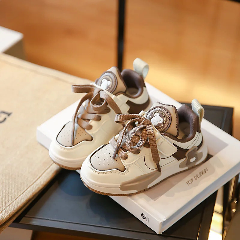 Children Sports Board Shoes for Girls Cute Bear Sneakers Kids Soft Bottom Breathable Casual Shoes Toddler Boys Flat Skate Shoes 250319