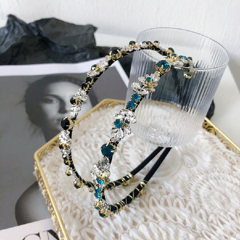 Elegant Women's Metal Leaf Design Headband with Sparkling Rhinestone Detail