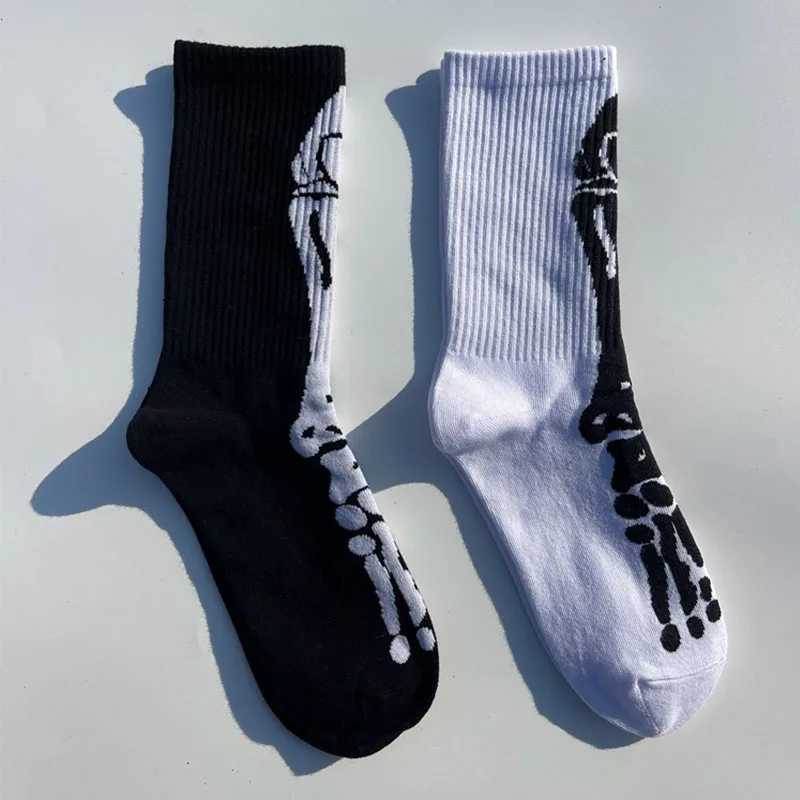 1 pair of mens hip-hop spider skull personalized skateboard socks X250319