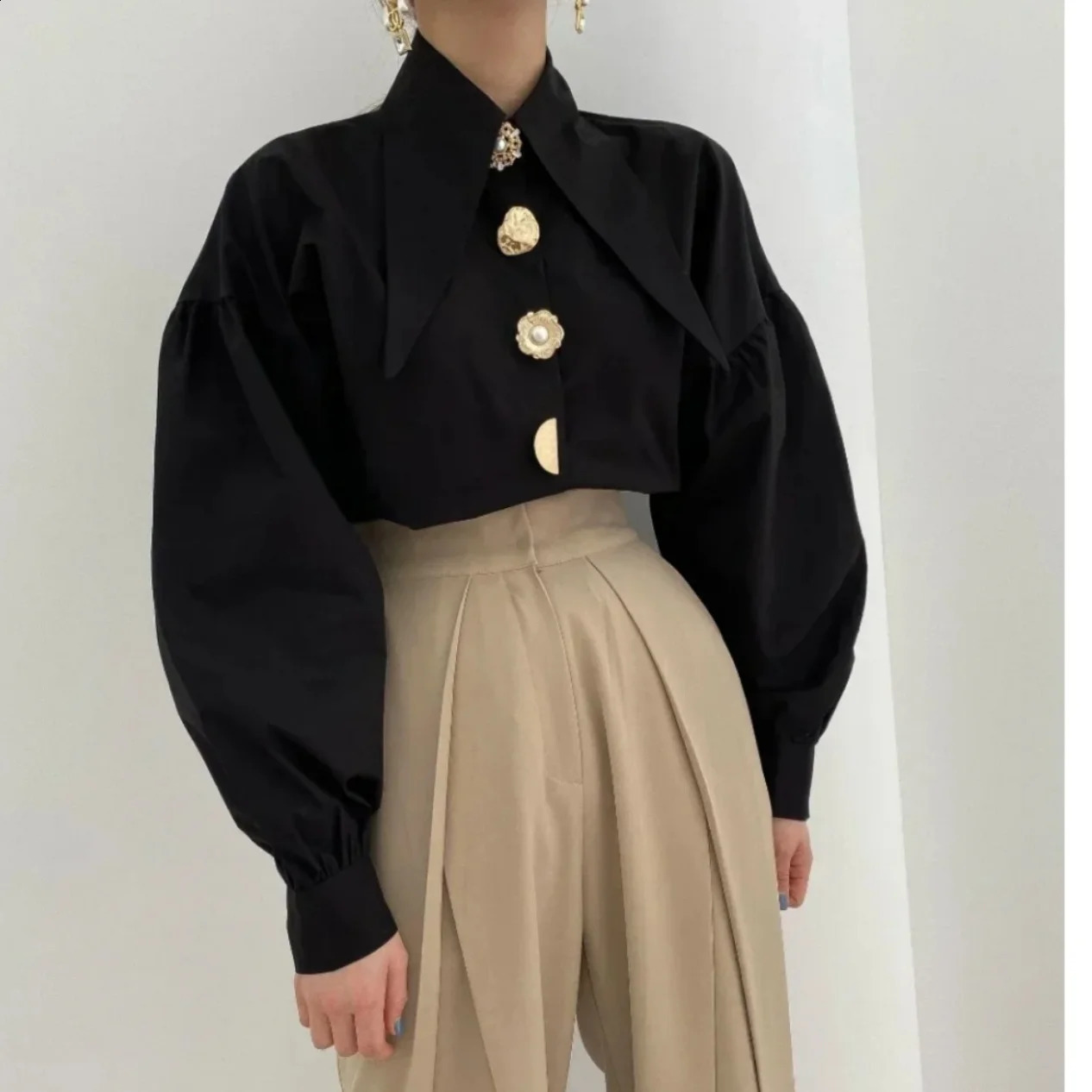Fashionable and elegant womens white shirt fashionable matching office loose top Korean trend long sleeved 250318