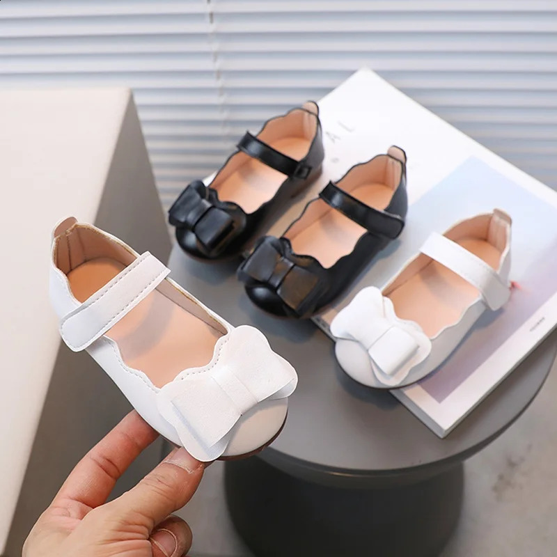 Spring and summer girls leather shoes cute soft with anti slip bow n at the bottom casual childrens party princess flat 250319