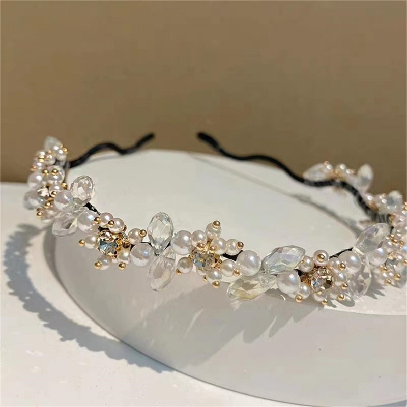 Luxurious Women's White Pearled Crystal Flower Hair Ornament for Wedding and Evening Wear
