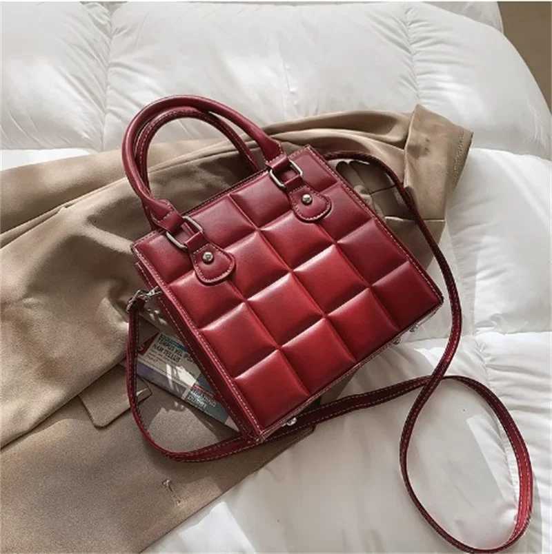 New Arrival High quality womens portable handbag small bag popular fashion girl casual shoulder cross body bag retro daily square bag T250318
