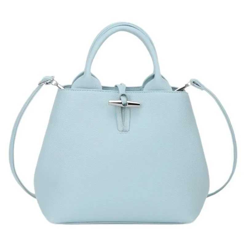Soft Leather Bucket Bag 2025 New Versatile Fashion Casual Handbag Cmuting Single Shoder Crossbody Bamboo Bag for Wen Z250318