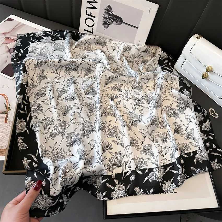 Black and white scarf 70X70cm square silk scarf classic retro printed scarf Kerchief Popar silk scarf strap set scarf X250319