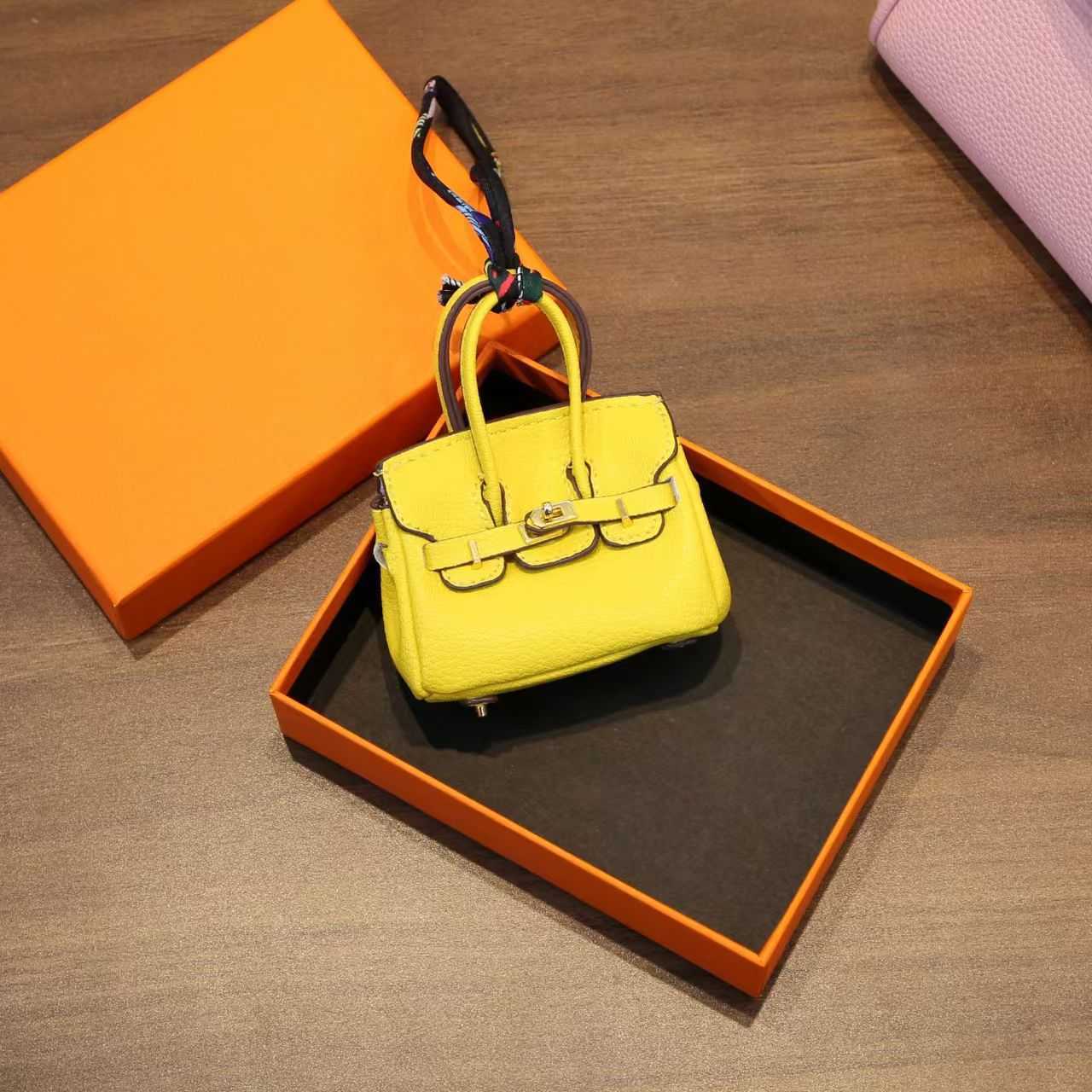 Keychains Lanyards Mini Pendant Pair Blind Box Bag Creative Cute Apple Earphone Key H250318