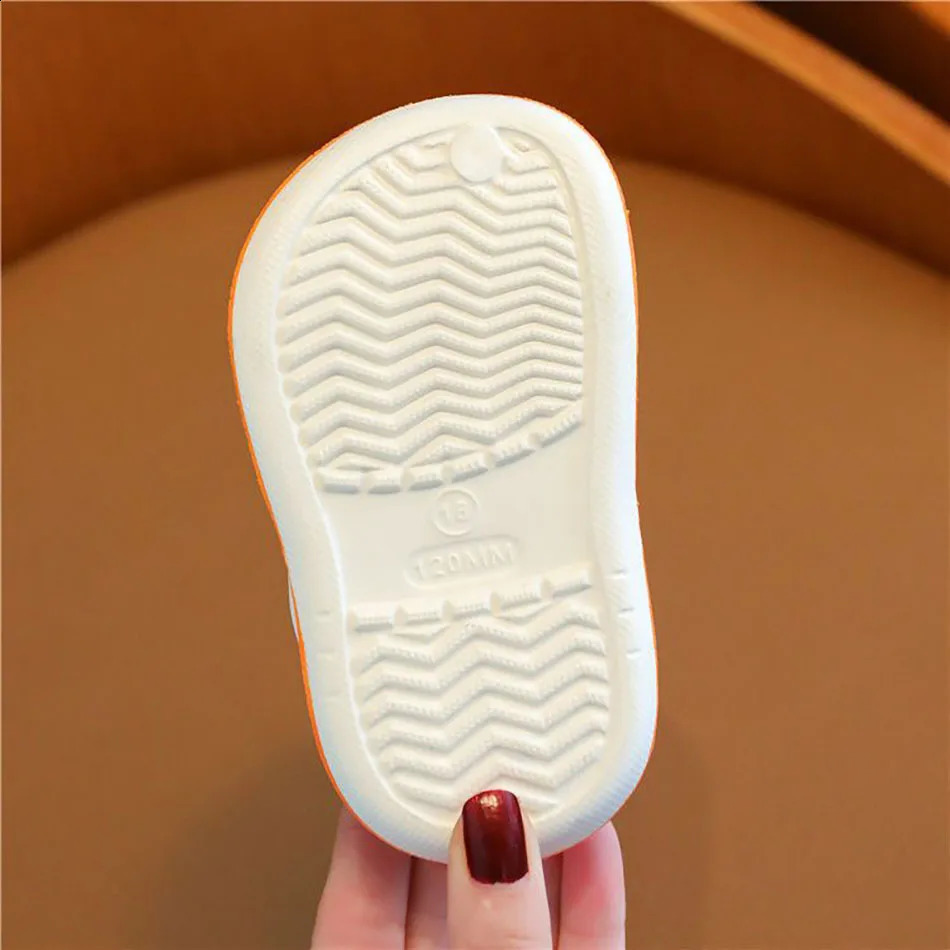 Breathable and cute childrens summer slippers with soft soles and anti slip indoor beach sandals suitable for both boys and gir 250318