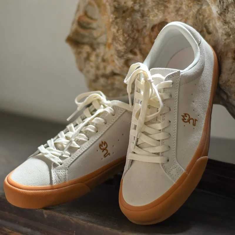 Jewelry Stylish Casual Sneakers Wen Men shoes premium suede skateboard Shoes Breathable vcani Skate shoes durable Sole Y250318