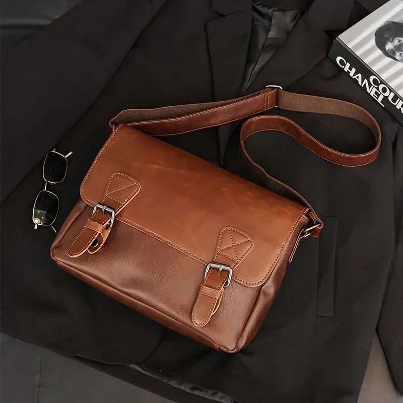 Retro backpack mens shoulder bag daily work mens messenger bag simple and fashionable shoulder bag laptop bag lightweight briefcase 250318