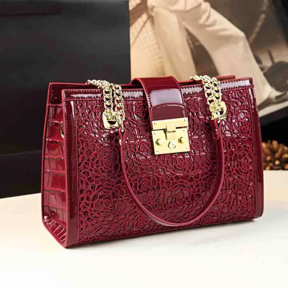 New Designer Bag 2025 Fashionable Noble Women's Shoulder Lace Light Luxury Style Crocodile Printed Handbag Leather Chain Elegant Handbag For Wome