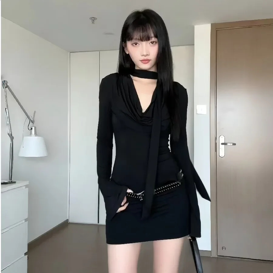 2025 Hepburn style black long sleeved womens dress with short body fashionable mini for autumn and winter sexy tight fitting 250319