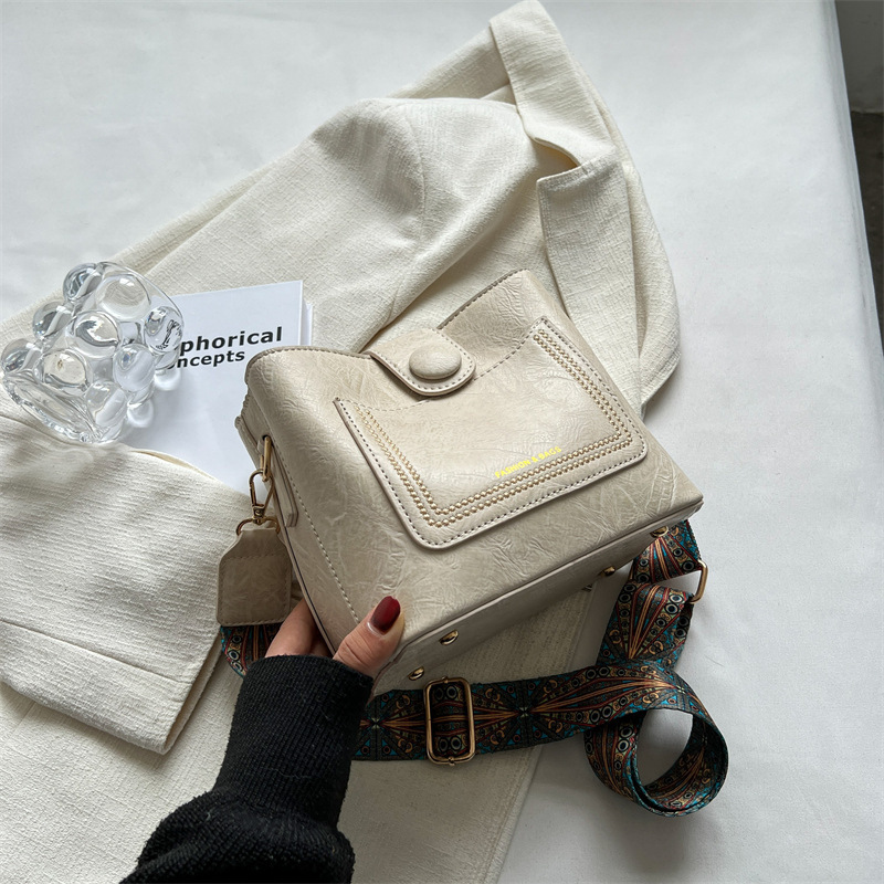 Small And Trendy Design, Versatile Commuting Single Shoulder Crossbody For Women's fashion New High-End Texture Bucket Bag Fashion Shoulder Bags