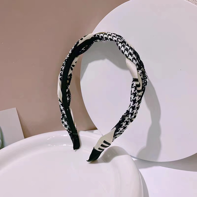 Fashionable Check Print Hair Accessory - Adjustable Headband for Festivals & Parties