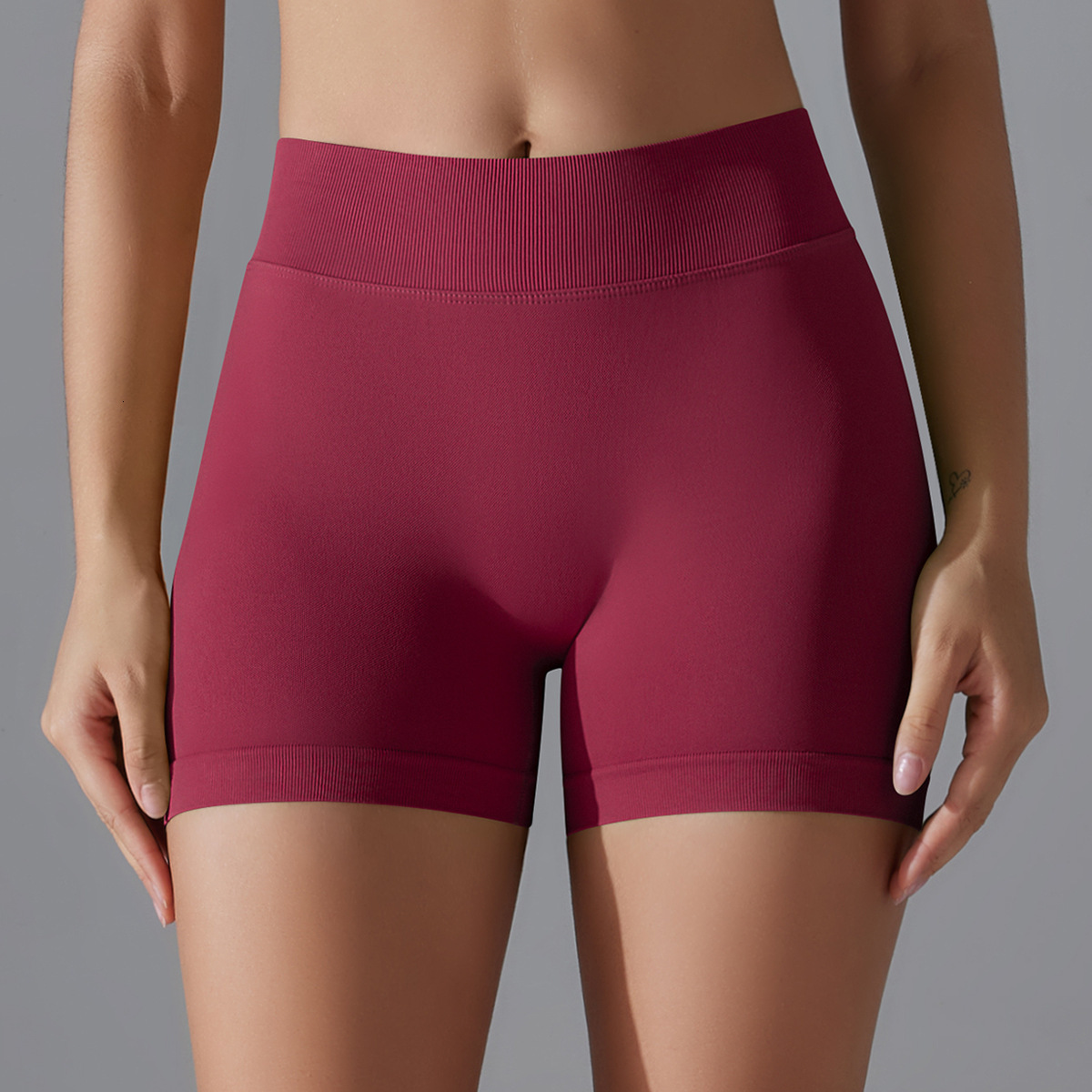 tracksuit Seamless Knitted Solid Color Tight Peach Hip V Waist Yoga Sports, Running, Fitness, Three Point Shorts for Women leggings