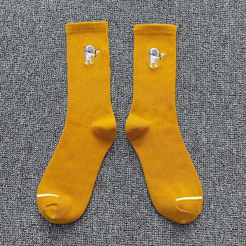 Korea Socks Womens Winter Funny Embroidery Astronaut Cute Fashion Wild Medium Tube Socks Kawaii Sports Harajuku Socks X250319