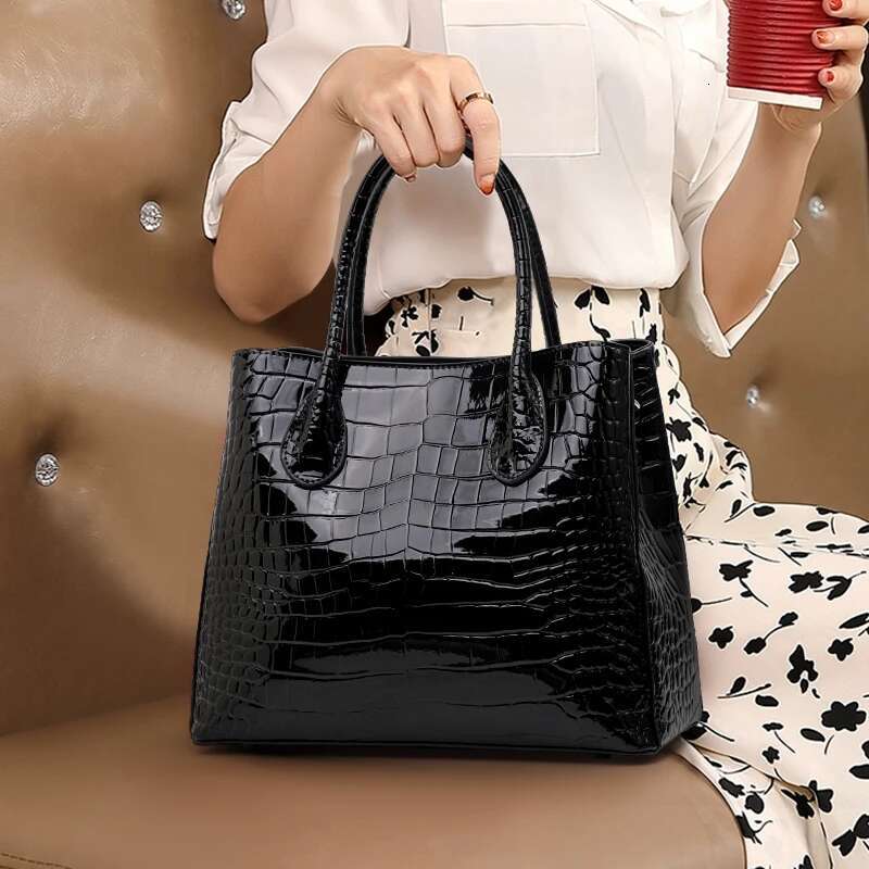 Aidrani Genuine Leather Women's Handbag, Light Crocodile Patterned Large Capacity Cowhide Bag, Black Square