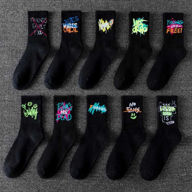 10 pairs of street style spray painted fashionable socks men can wear black and white casual long socks all year round X250319