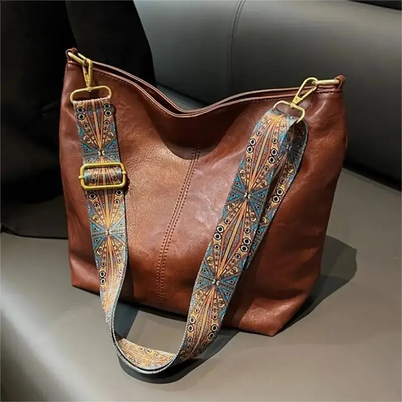 1 Bohemian fashion faux leather shoulder bag suitable for women large capacity cross body handbag with retro wide strap 250317