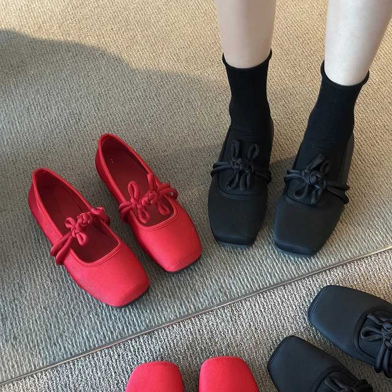 Ethnic style womens red satin Mary shoes Fi light square toe shoes Spring and Autumn soft soled ballet shoesXJ250319