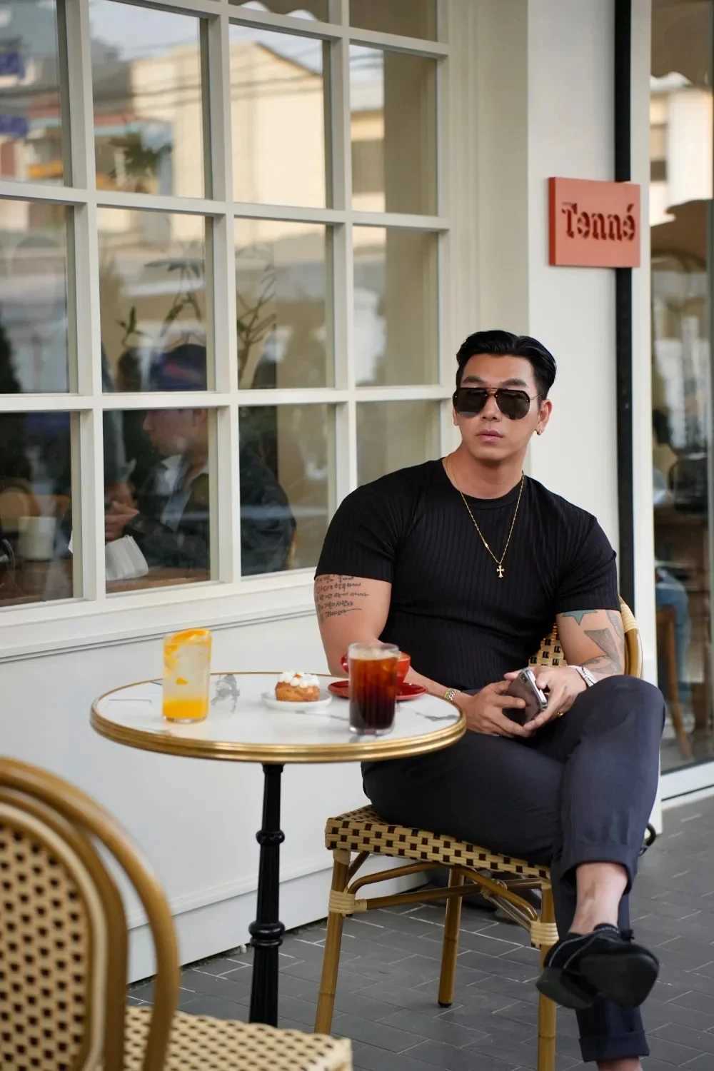 2024 New Fashionable Muscle Fitness Mens Summer Sports Fitness Leisure Round Neck Elastic Short Sleeve Vertical Stripe T-shirtT250318