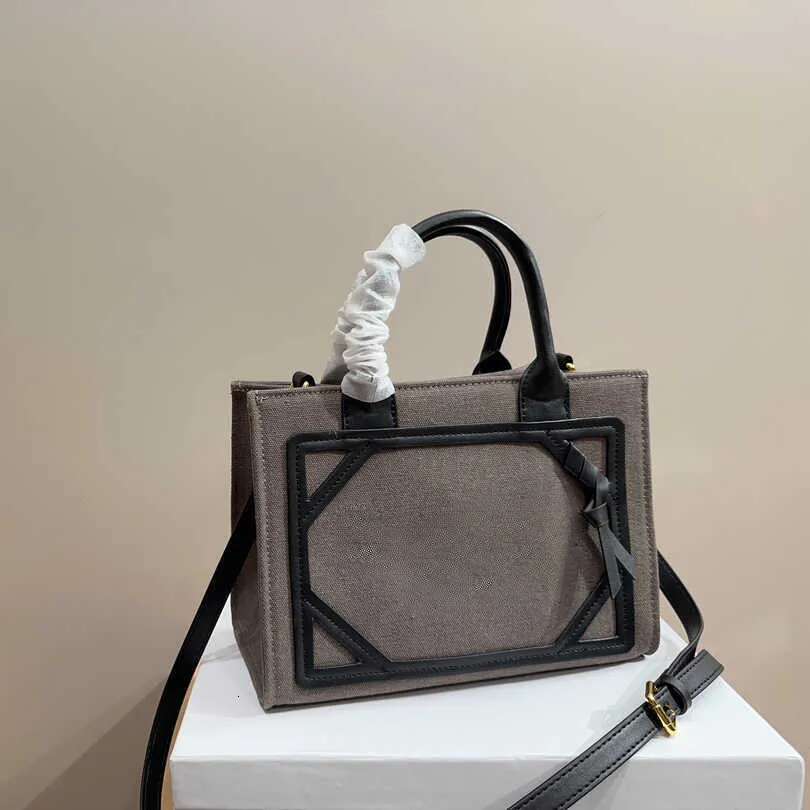 Canvas Tot Bag BM Totes Women Large Capacity Leather Designers Handbags Commute Simple Shoulder Shopping Bags Fashion Purse Handbag
