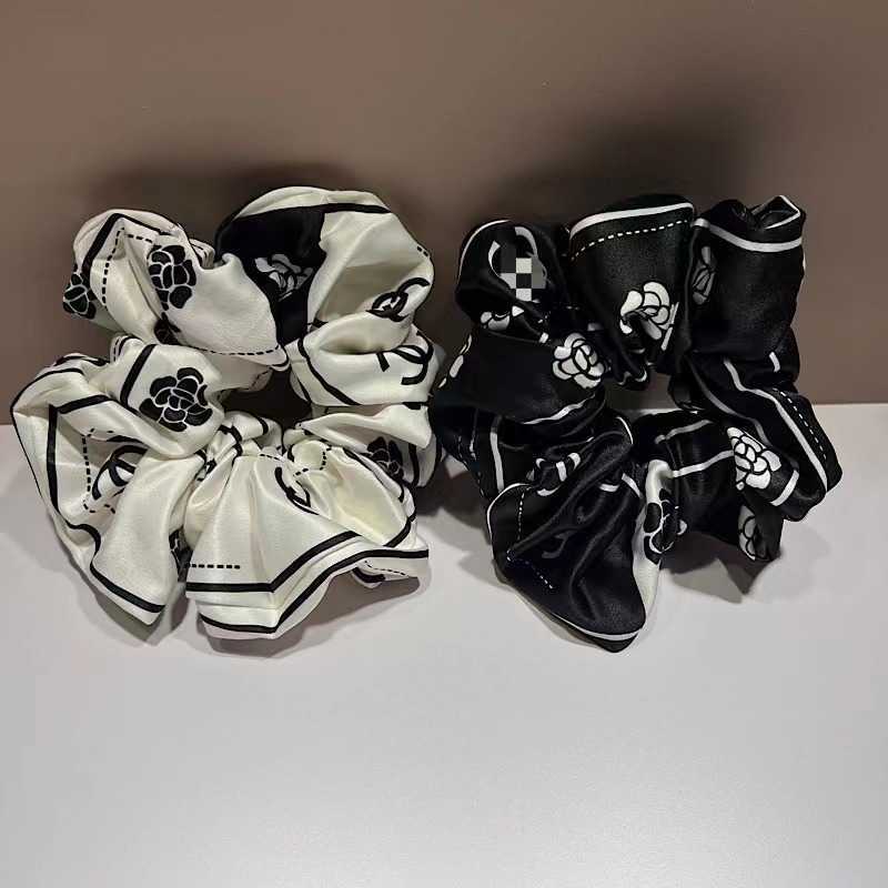 Hair Rubber Bands Black and White Camellia Large Intestine Headband Satin Small Fragrance Temperament Versatile Hair Tie Accessory H250318