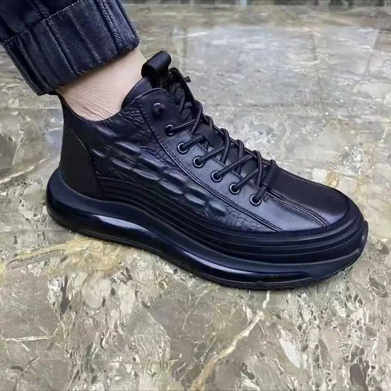 Mens sports shoes spring and summer new platform comfortable mid cut mens casual shoes lightweight shock absorption mens vulcanized shoes Z250319