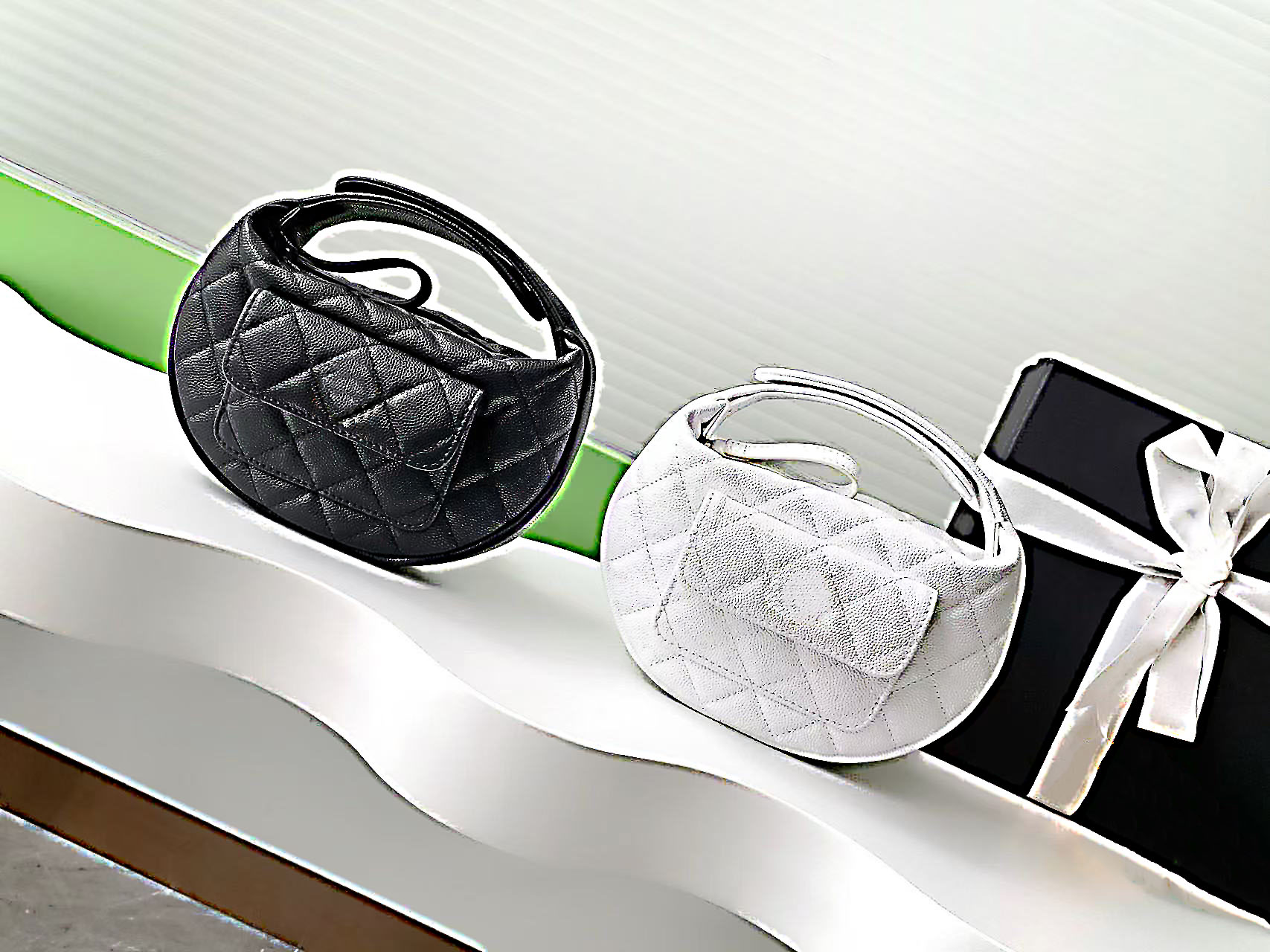 Small fragrant wind 2025 Hula hoop crescent bag dumplings bag Ling lattice small chain half moon bag fashion everything with the same model01