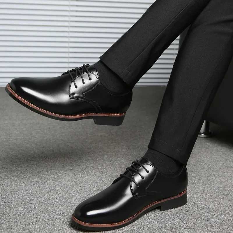 Mens breathable leather shoes with black soft leather soles for spring and summer mens business casual shoesXJ250319
