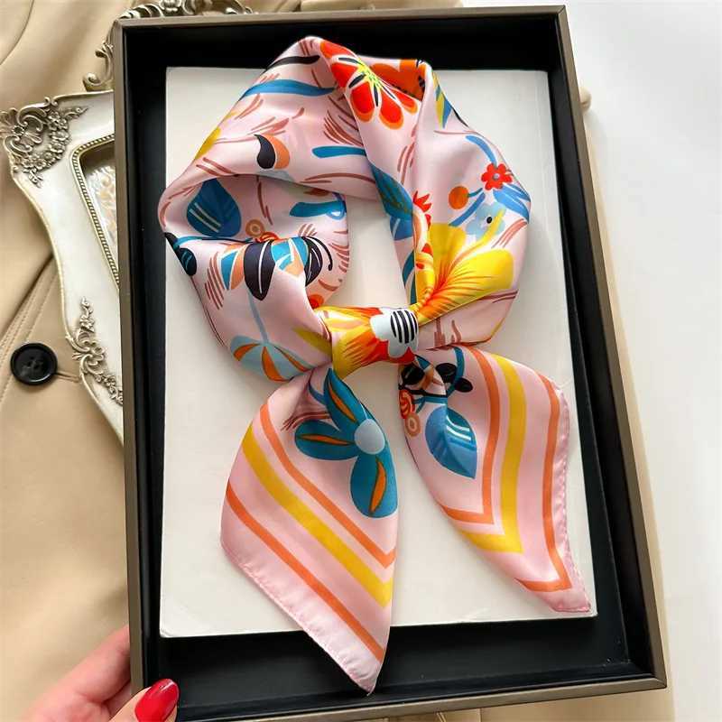 2024 New Luxury Design Square Silk Scarf Wen 70 * 70cm Bandana Soft Hair Strap Packaging Headband Collar Hair Strap Foard X250319