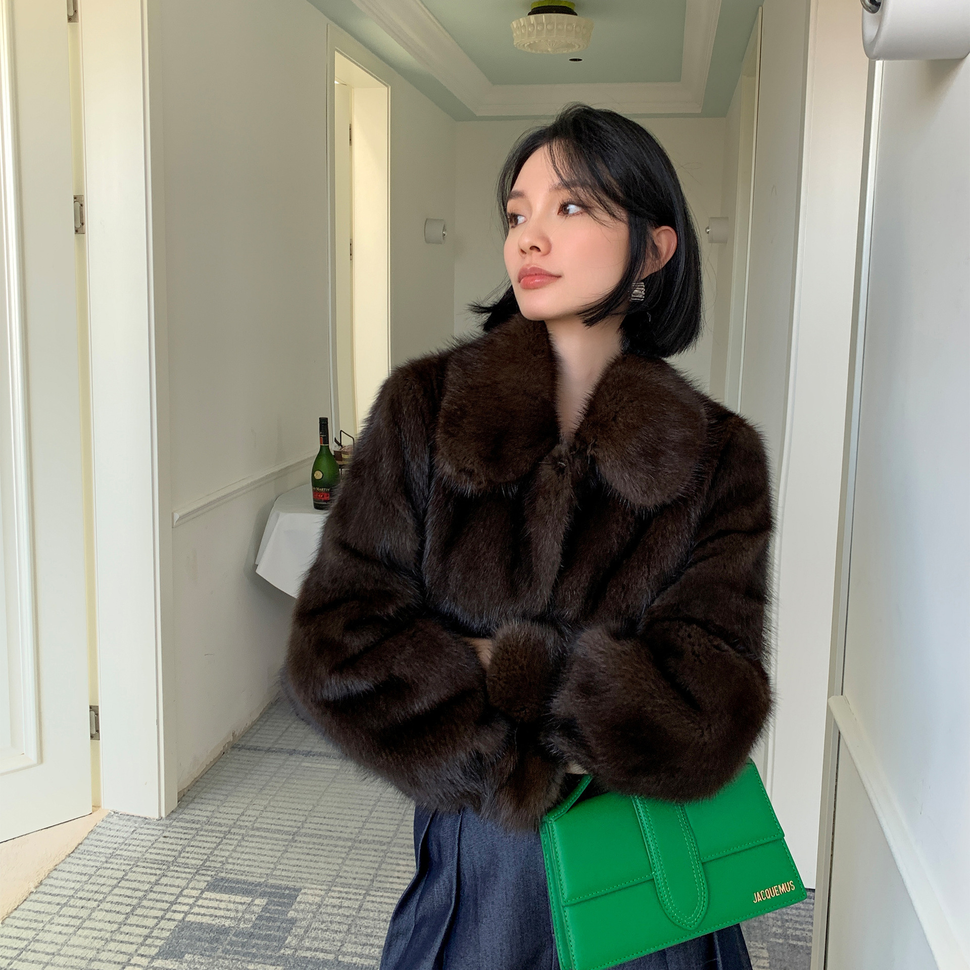 Whole mink short integrated 2024 new faux fur coat for women