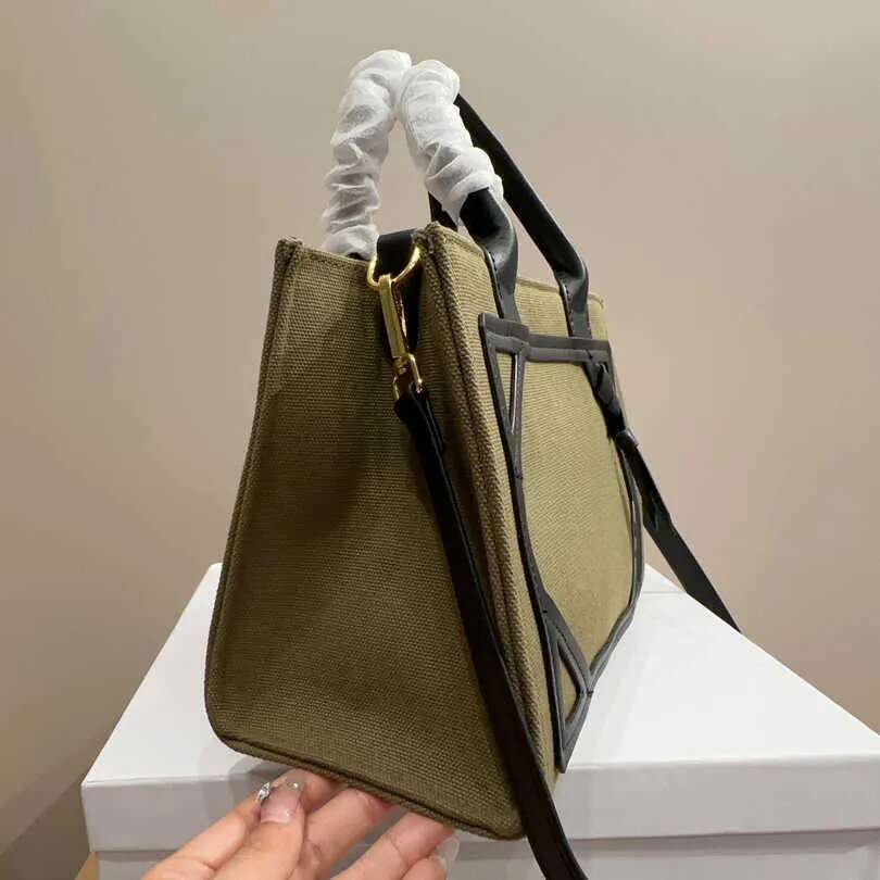Canvas Tot Bag BM Totes Women Large Capacity Leather Designers Handbags Commute Simple Shoulder Shopping Bags Fashion Purse Handbag
