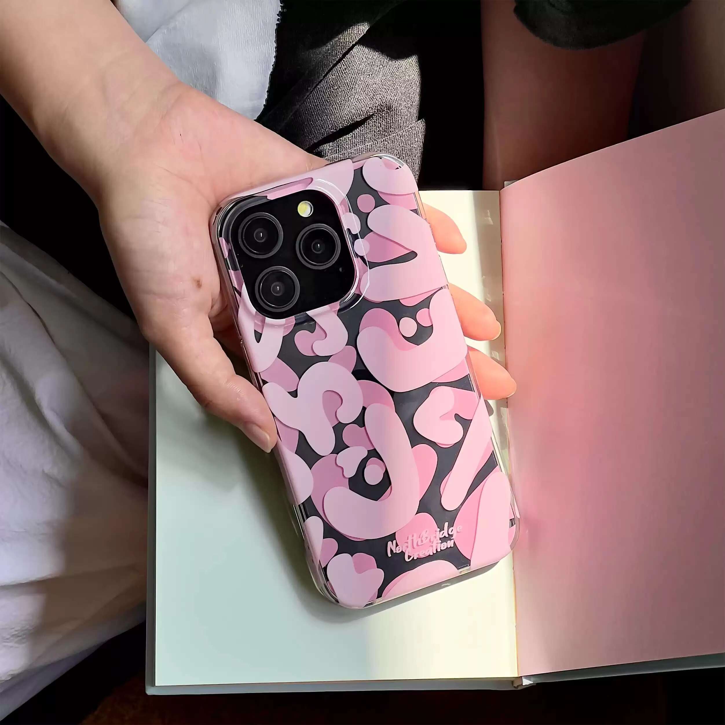 Original Pink Graffiti Customised Phone Case for iPhone 16 Pro Max/15/14 Pro/13 Dual-Layer Transparent Full-Cover INS New Style